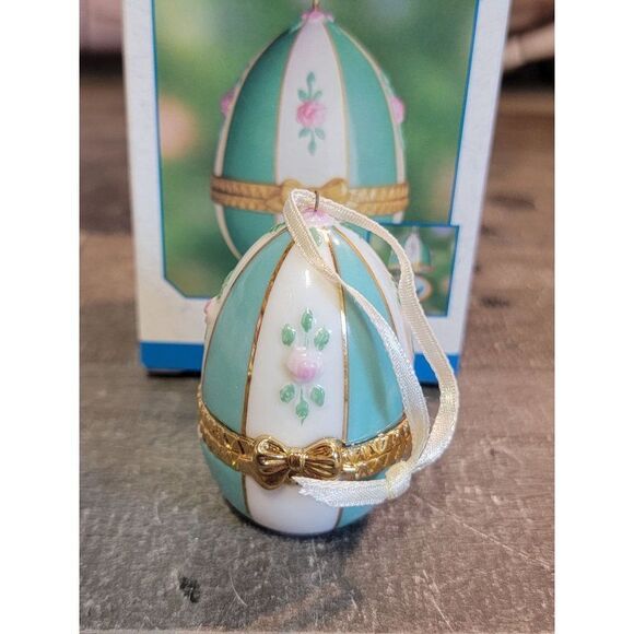 Hallmark 2000 rabbit Easter Egg surprise ornament xmas decor - Picture 2 of 6